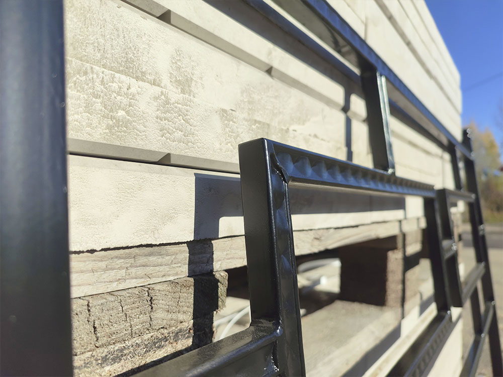 Полный провар угла металлической оградки под 45 градусов - качественная сварка в Биробиджане